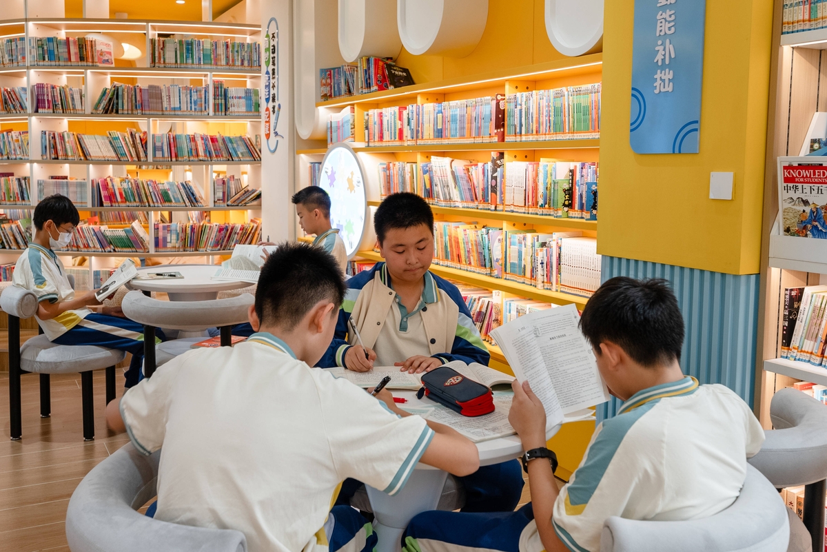 学校家具的日常维护与保养：如何科学延长木质、金属、塑料家具的使用寿命，避免常见损坏问题