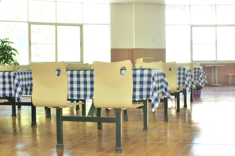 如何选择餐厅家具来提升顾客体验？功能与美感并重