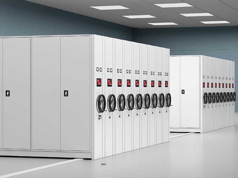 在选择智能文件柜定制服务时，应重点考虑哪些关键因素？