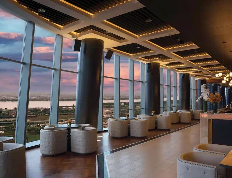 大型酒店在家具定制采购时应如何选择品牌以确保高质量和耐用性？